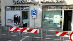 Bcc di casalgrasso e sant'albano stura corso orbassano 128 10137 torino to. Favria Assalto Al Bancomat Della Banca Sella In Centro
