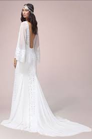 Tra rimandi agli anni '20 e silhouette ispirate agli iconici anni '50, di seguito ti proponiamo i 40 migliori abiti da sposa dal tocco retrò! Abiti Da Sposa Anni 20