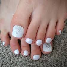 21 Beautiful Wedding Pedicure Ideas For Brides Pedicure Designs Toenails Wedding Pedicure Wedding Nails Design
