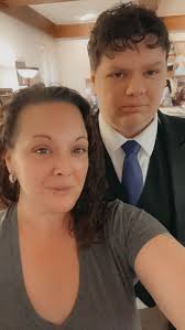 Would you be able to add someone into a group photo please? Thank you