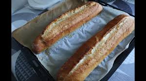 Recette Baguette Maison Mieux Qu A La Boulangerie Youtube En 2020 Baguette Maison Pains A Hot Dog Boulangerie