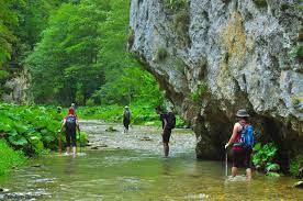 Book hotel dambovita, targoviste on tripadvisor: Continuarea Drumetiei Din Piatra Craiului Prin Cheile A Trei Rauri Mergpemunte Ro