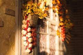 Graul incoltit simbolizeaza si prosperitatea casei, a intregii familii. TradiÅ£ii Si SuperstiÅ£ii In Noaptea De Sfantul Andrei Foto Europa Fm