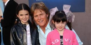 Reality tv show keeping up with the kardashians, debuting on the series at age 11, in a white top. Kylie Jenner Jungste Milliardarin Aufgrund Einer Einfachen Idee Express De