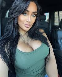 Katherine Moore's Instagram, Twitter & Facebook