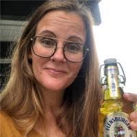 Sandra Wallis's Instagram, Twitter & Facebook