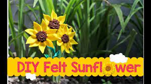 Potong dua sama rata kain flannel warna coklat. Easy Diy Felt Sunflowers Membuat Bunga Matahari Dari Flanel Felt Diy Felt Flower Tutorial Felt Flowers
