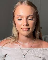 Kristina Burrows's Instagram, Twitter & Facebook