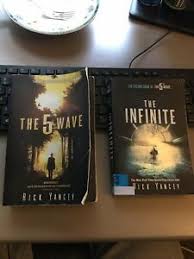 The 5th wave tells the story of how aliens attacked the human race in five phases. Lot Of 2 Preowned Books The 5th Wave The Infinite Sea Rick Yancey Sci Fi Ebay