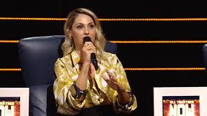 La cantante è molto orgogliosa di poter dare questo messaggio a tutti i napoletani. All Together Now Anna Tatangelo Scoppia In Lacrime Interviene La Hunziker