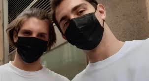 Fotografato nuovamente assieme al ballerino di amici 20 isola dei famosi 2021, gilles rocca lancia una durissima frecciatina sulla carriera di tommaso zorzi. Tommaso Zorzi E Tommaso Stanzani Insieme A Bologna