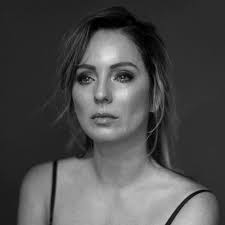 RoshHashaná Nada es coincidencia. Hoy es nuevo año Judío, un día de  esperanza por un año nuevo y dulce. Un año para renovar la relación con  Dios y con los demás. Es