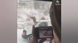 Vídeo em 4k e hd pronto para edição não linear imediata. Camel Spotted On The Side Of The Highway Video Abc News