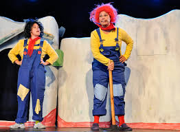 Men idyllen varer ikke evig. Fon Teltet Kultur Tenner Stadig Pa Tanntrollene