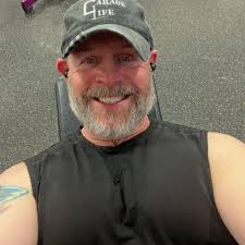 Love early morning gym sessions… what is your favorite time to hit the gym? 