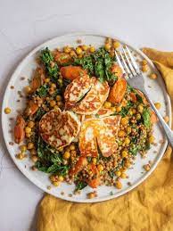 Halloumi Carrot And Orange Couscous Crispy Halloumi Is Served With Roasted Carrots Chickpeas Couscous Recipes Vegetarian Recipes Healthy Healthy Vegetarian
