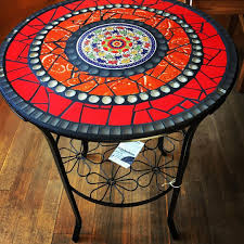 Geranie Mal Anders Mosaiktisch Beistelltisch Cafe Terrasse Balkon 70er Keramik Rot Bistrotisch Rund Metall Fliesen Kunsthandwerk Upcycling Resim