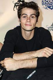Em uma entrevista, disse que sempre teve permissão para assistir a todos os filmes e por isso é um geek nisso. Dylan O Brien Sexy Pictures Popsugar Celebrity