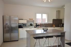 Cuisine Italienne Et Frigo Americain Double Porte Ilot Central Et Surtout Beaucoup D Espace Afin De Cuisiner En Toute Tr Cuisine Idee Cuisine Frigo Americain