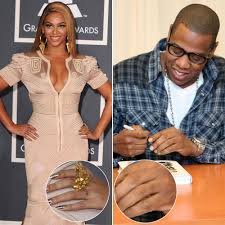 Did Beyonc 233 Remove Her Jay Z Wedding Ring Tattoo 9 Life Amp Style Tattoo Wedding Rings Beyonce Tattoo Beyonce