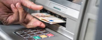 Encore une fois, la machine doit être en mesure de lire les billets de banque dans n'importe quel sens, mais une pile nette ne peut qu'accélérer l'opération. Distributeur De Billets Le Plus Proche De Chez Moi