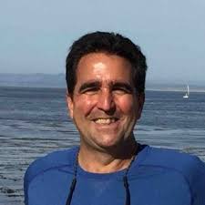 Just a sweet little corgi at the Fine Arts Center to brighten your  Wednesday 🐾