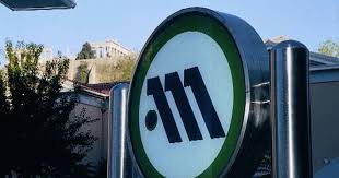 Η πρώτη απεργία στον τότε υπό οθωμανική διοίκηση ελλαδικό χώρο, έλαβε χώρα την πρωτομαγιά του 1888 στην πόλη της δράμας, από τους καπνεργάτες με κύριο αίτημα τις δέκα ώρες εργασίας, καθώς εκείνη την εποχή οι εργάτες εργάζονταν από δώδεκα έως και δεκατρείς ώρες ημερησίως.1. Apergia Se Ola Ta Mesa Mazikhs Metaforas Ayrio Trith Xwris Metro Tram Lewforeia Kai Trolei