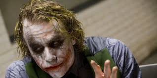 El actor quería conocer qué le pasó al joker de pequeño para llegar a convertirse en el personaje que era hoy día. Christopher Nolan Revela El Gran Secreto Del Joker De Heath Ledger