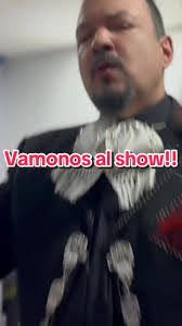 Leonel Robles's Instagram, Twitter & Facebook