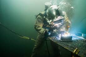 How to become an underwater welder. Underwater Welding And The Military A Dit Instructor Teaches Wet Welding At A Pearl Harbor Naval Base Divers Institute Of Technology
