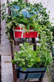 Bunte Blumenkasten Von Ikea Bild 6 Blumenkasten Balkon Balkonkasten Kasten