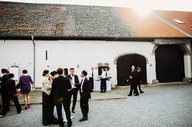Schloss meierhof in der landeshauptstadt düsseldorf (nrw) bietet seinen gästen die entspannende atmosphäre eines ruhigen anwesens in herrlicher natur. Schloss Meierhof Charmewedd Hochzeitsfotografie
