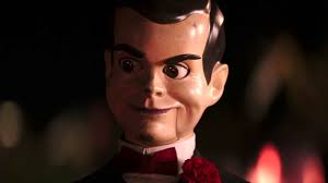 Image result for tbn:NWpZ4R9pX7ItUM::www.aullidos.com/imagenes/caratulas/escalofrio.jpg