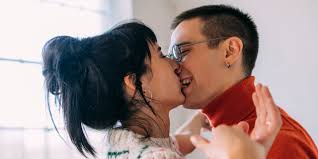 How to Be a Good Kisser: 9 Tips for Better Makeouts | SELF