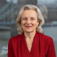 Isabel Sainz's Instagram, Twitter & Facebook