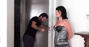 Il se plaint de sa Voisine bruyante