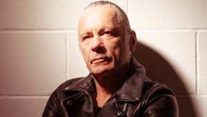 QUEENSRŸCHE's MICHAEL WILTON Says He Took Side Job Building Houses In Early  Days Of Pandemic