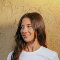 Hallie Lawrence's Instagram, Twitter & Facebook