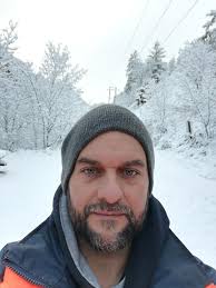 Yesterday, I started the day with Billie Eilish and FINNEAS for an  interview with Good Morning America. #NoTimeToDie James Bond 007