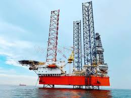 Pelantar minyak dibina bagi mengeluarkan minyak mentah seperti petroleum dan gas asli di tengah laut. Pttep Announces Another Oil And Gas Discovery Offshore Malaysia Vertical Well