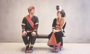 Selanjutnya rumah adat sumatera barat yaitu rumah adat gadang batingkek. 12 Pakaian Adat Sumatera Barat Keunikannya Andalas Tourism