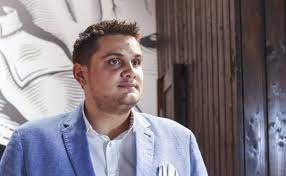 Valentin dragnea, fiul lui liviu dragnea, și soția lui au fost agresați pe stradă. Fiul È™i Prietenii Lui Liviu Dragnea È™terg Urmele Afacerilor Cu Porci È™i Asfalt Evenimentul Zilei