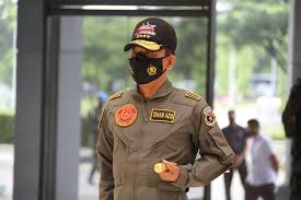 Dalam perebutan irian barat, indonesia membeli 12 kapal selam dari rusia yang dikirimkan bertahap. Kapolri Dianugerahi Wing Kehormatan Penerbang Dan Brevet Kapal Selam Hiu Kencana Lintasbali Com