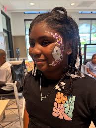 🎨✨ Join us for a little family fun! On Saturday, September 27th from 12–2  PM, we'll have a live face painter in the restaurant. Kids can enjoy  getting their face painted for