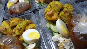 Kue kacang yang memiliki rasa gurih dan renyah ini dapat dibentuk sesuai keinginan, misalnya bentuk lingkaran, hati, bulan sabit atau bintang. Cucur Udang Kuah Kacang Letop Home Facebook