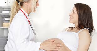 Ein geplanter kaiserschnitt für eine unkomplizierte zwillingsschwangerschaft sollte nicht vor 38 wochen durchgeführt werden, da dies das risiko für atemprobleme bei diesen babys erhöht. Kaiserschnitt Ablauf Vorbereitung Narkose Geburt Kanyo