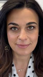 Nel visagismo, ogni linea del viso , — comprese le sopracciglia — , ha il  compito di 𝗲𝗾𝘂𝗶𝗹𝗶𝗯𝗿𝗮𝗿𝗲 𝗶 𝘃𝗼𝗹𝘂𝗺𝗶 𝗲 𝗴𝘂𝗶𝗱𝗮𝗿𝗲 𝗹𝗼  𝘀𝗴𝘂𝗮𝗿𝗱𝗼 𝘃𝗲𝗿𝘀𝗼 𝗶 𝗽𝘂𝗻𝘁𝗶 𝗱𝗶 𝗳𝗼𝗿𝘇𝗮 𝗻𝗮𝘁𝘂𝗿𝗮𝗹𝗶.,  Le sopracciglia sono fondamentali ...