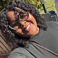 🎶 “I just met your roommate, put him