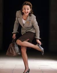 Un amoncellement de photographies tirées du film les soeurs fâchées centrées sur catherine frot et quelque unes sur isabelle huppert. Tv Ce Soir On S Offre Une Nouvelle Jeunesse Avec Catherine Frot Dans La Dilettante Elle