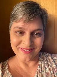 Who can recommend a good hair stylist for a shorter haircut and gray hair  transition in Independence?